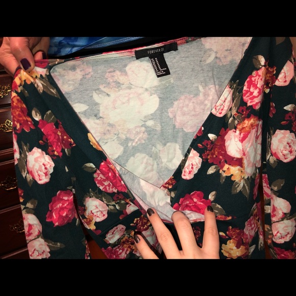 Forever 21 long-sleeve crop top - Picture 5 of 5